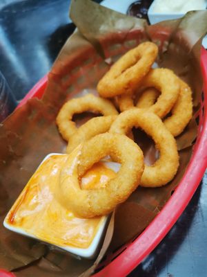 Onion rings at Belzepub in Prague