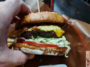 English burger at Belzepub in Prague