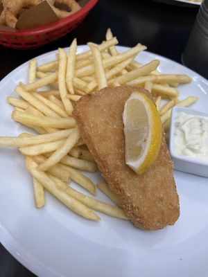 Nofish and chips with tartare sauce   at Belzepub in Prague