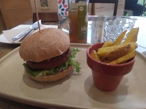 Hamburguesa veggie lover at Sesamum in Albacete