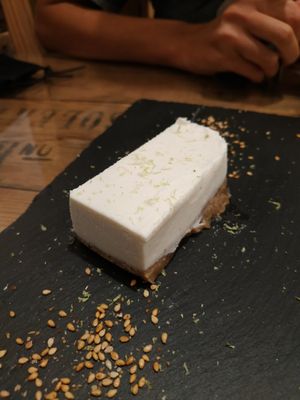 Tarta de limón vegana at Sesamum in Albacete
