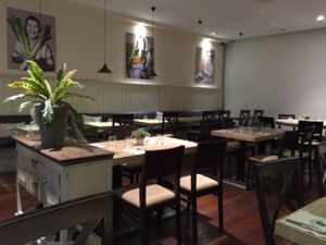 Salon at Happy Day Vegetariano in Barcelona