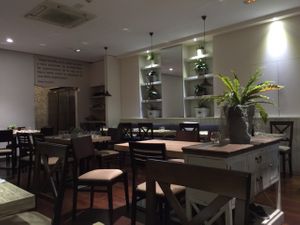 Salon at Happy Day Vegetariano in Barcelona