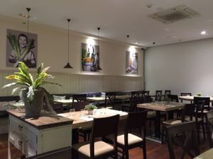 Salon at Happy Day Vegetariano in Barcelona