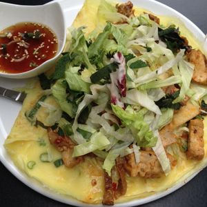 Vietnamese crepe with tofu, seitan and herbs at Cat Tuong in Berlin