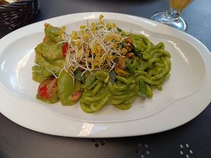 V at Cat Tuong in Berlin