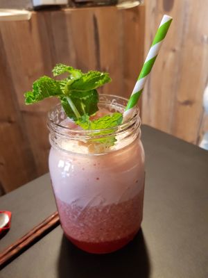 Raspberry Smoothie at Cat Tuong in Berlin