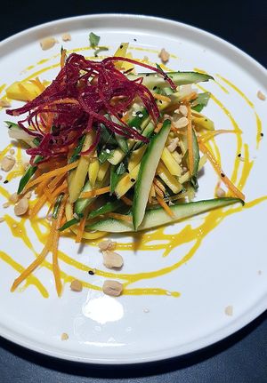 Salad with mango and lotus stems: "Der Zauber Asiens" at Cat Tuong in Berlin