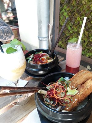 delicious bowls and drinks at Cat Tuong in Berlin