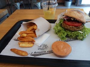 Lentil burger at I Krowa Cala in Gdynia