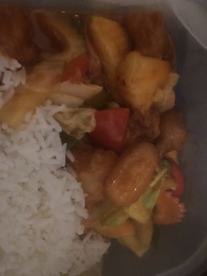 Gericht mit Ananas, frittiertem Seidentofu und Gemüse (to go) / dish with pineapple, fried silken tofu and vegetables (to go)  at Well Being II in Cologne