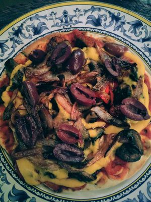 Vegan pizza on pita bread at Hotel MedioMundo in Merida