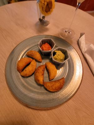 empanaditas rellenas de queso vegano con guacamole y salsita at Veg Station in Medellin