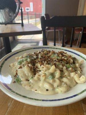 Fortuitea - cashew Mac and cheese with broccoli  at Fortuitea Cafe and Bakery in Washington