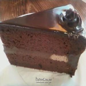 chocolate cake at M Cafe in Los Angeles