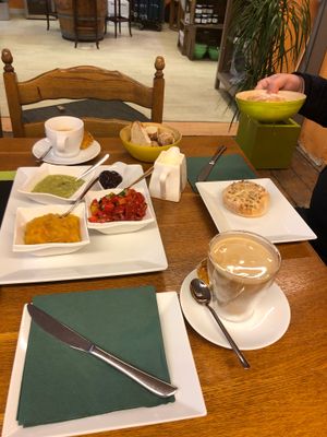 Veganes Frühstück  at Frucht and Genuss in Dusseldorf