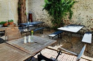 Relaxing terrace at Frucht and Genuss in Dusseldorf