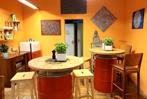 Indoor seating at Frucht and Genuss in Dusseldorf