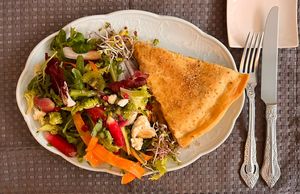 Croustade with salad (Plat du jour)  at Un Piano dans la Theiere in Orleans