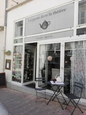 Un Piano Dans La Théière at Un Piano dans la Theiere in Orleans