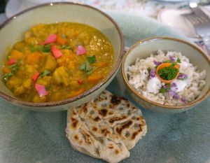 Curry w/ rice and nan at Un Piano dans la Theiere in Orleans