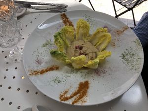 Salad at Un Piano dans la Theiere in Orleans