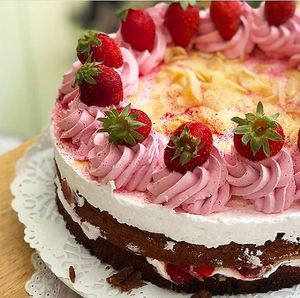 Gâteau à la fraise at Un Piano dans la Theiere in Orleans