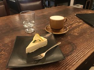 Cheese cake ¥650(?) and roasted tea royal milk tea ¥650 (so good!) at Organic Table by Lapaz in Tokyo