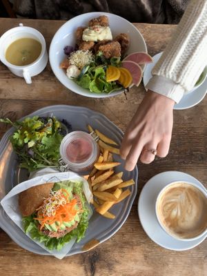 Karaage and avocado burger at Organic Table by Lapaz in Tokyo