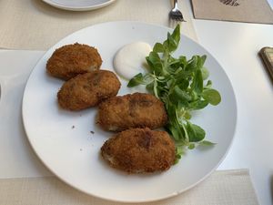 Croquetas at El Vergel Veggie Restaurant in Tarragona