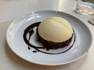 Bizcocho de chocolate con mousse de naranja at El Vergel Veggie Restaurant in Tarragona