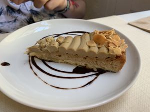 Tarta con crema de almendras at El Vergel Veggie Restaurant in Tarragona