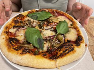 Pizza de berenjena asada, cebolla morada y alcaparras at El Vergel Veggie Restaurant in Tarragona