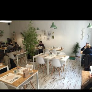 main room at El Vergel Veggie Restaurant in Tarragona