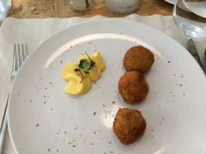 Carrot curry croquettes with passionfruit aïoli at El Vergel Veggie Restaurant in Tarragona