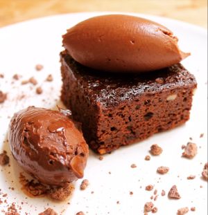 Brownie with dried chipotle, chocolate dust and coffee and pecans ganache at El Vergel Veggie Restaurant in Tarragona