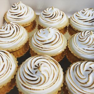 Tartaletas de crema de limón con merengue #vegan a la bergamota en #elvergeltarragona  at El Vergel Veggie Restaurant in Tarragona