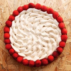 Almonds and strawberries pie at El Vergel Veggie Restaurant in Tarragona