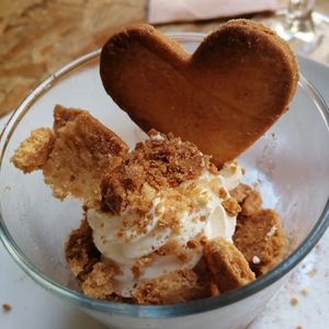 Manzana al horno at El Vergel Veggie Restaurant in Tarragona