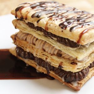 Milhojas de ganache de chocolate y mousse de café con leche condensada #vegan en #elvergeltarragona  at El Vergel Veggie Restaurant in Tarragona