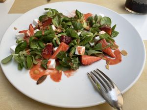 Amanida de maduixes  at El Vergel Veggie Restaurant in Tarragona