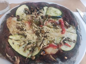 Pizza negra at El Vergel Veggie Restaurant in Tarragona