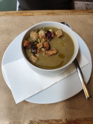 Primer plato - crema de verduras at El Vergel Veggie Restaurant in Tarragona