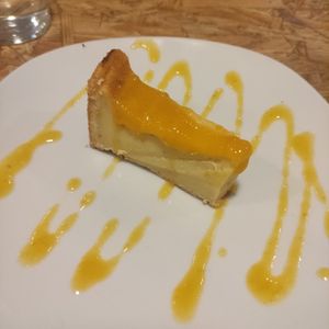 Vegan peach cheese cake at El Vergel Veggie Restaurant in Tarragona