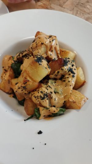 Patatas bravas casera at El Vergel Veggie Restaurant in Tarragona