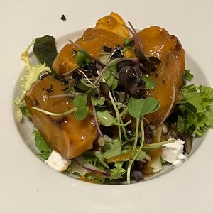 Ensalada de melocotón asado  at El Vergel Veggie Restaurant in Tarragona