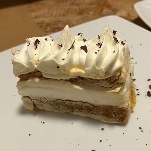 Tarta de nata y melocotón  at El Vergel Veggie Restaurant in Tarragona