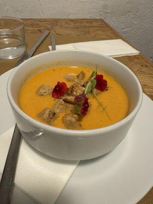 Gazpacho de melocotón   at El Vergel Veggie Restaurant in Tarragona