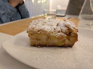Apple crumble at El Vergel Veggie Restaurant in Tarragona