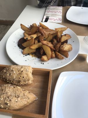 Patatas con chorizo vegano  at El Vergel Veggie Restaurant in Tarragona